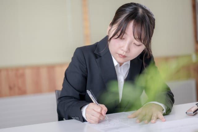 DEホールディングス株式会社